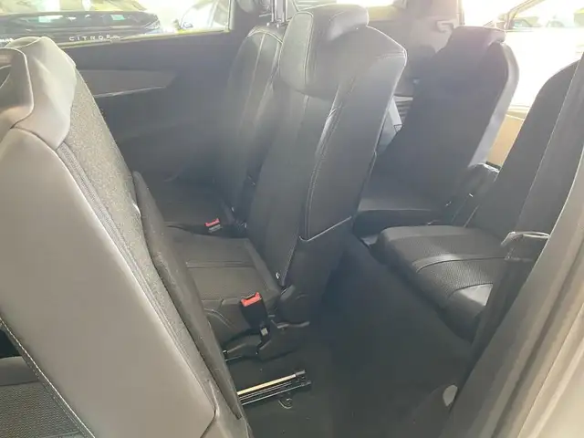 Peugeot 5008 view 9
