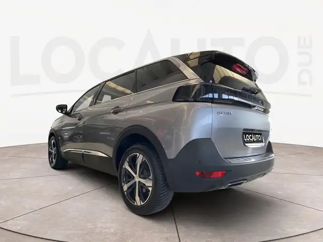 Peugeot 5008 view 5