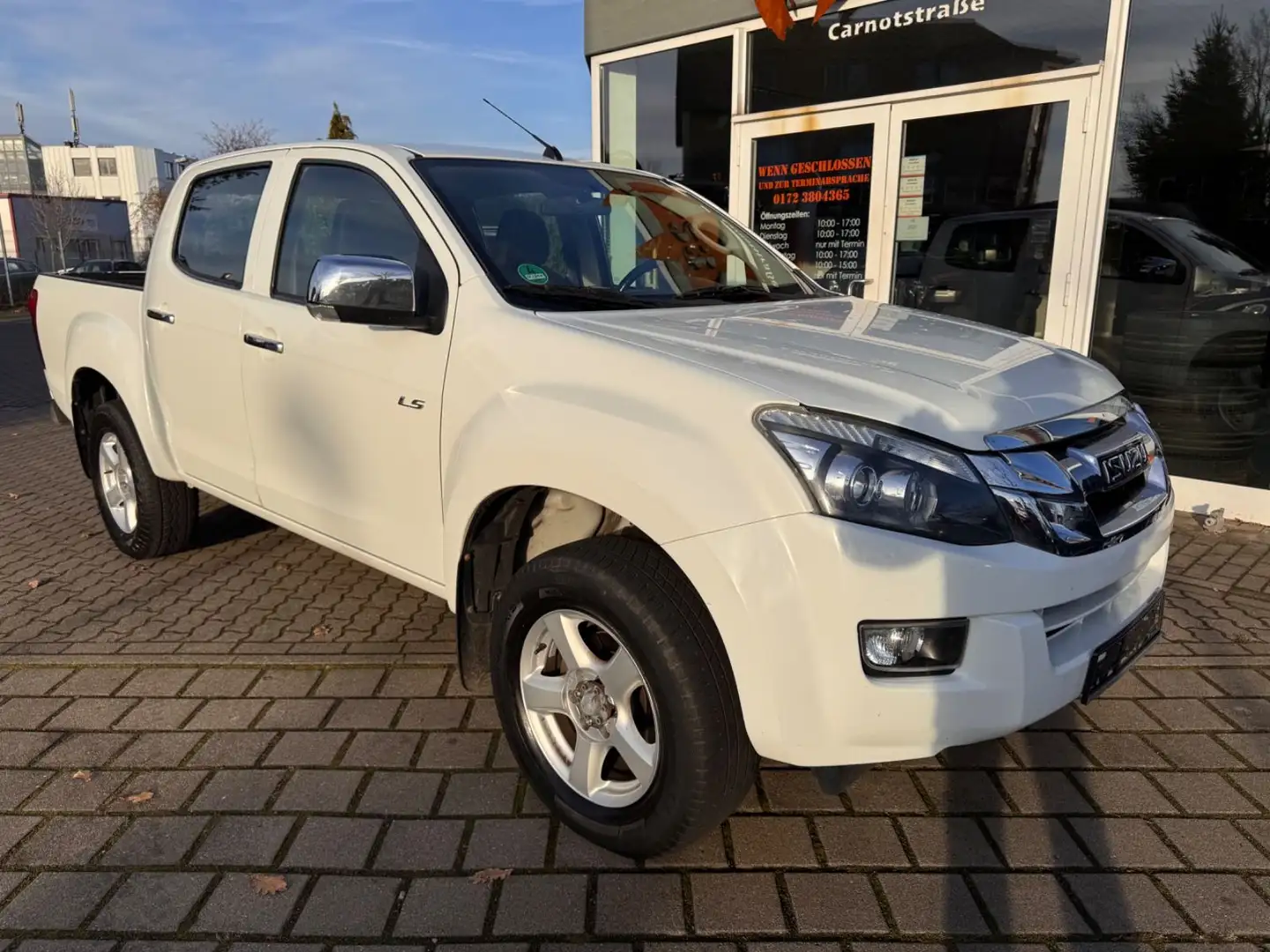 Isuzu D-Max Double Cab 4WD Custom Weiß - 2