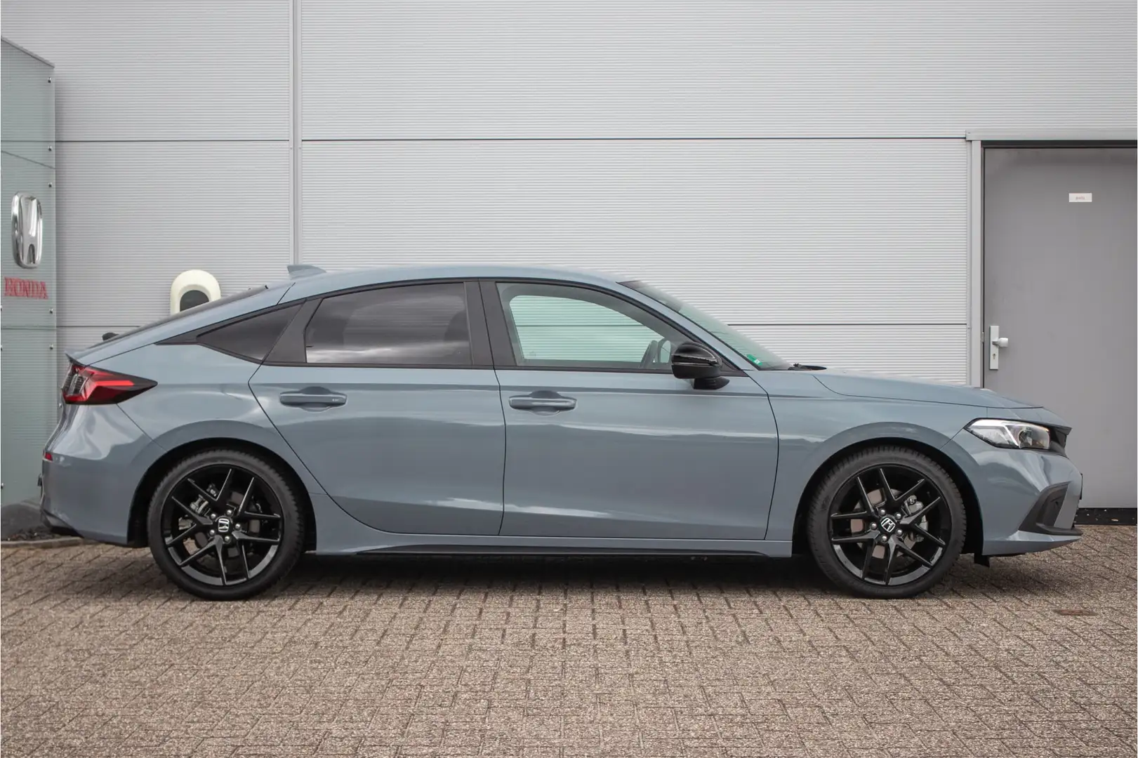 Honda Civic 2.0 e:HEV Sport Automaat - All-in rijklaarprijs | Grijs - 2