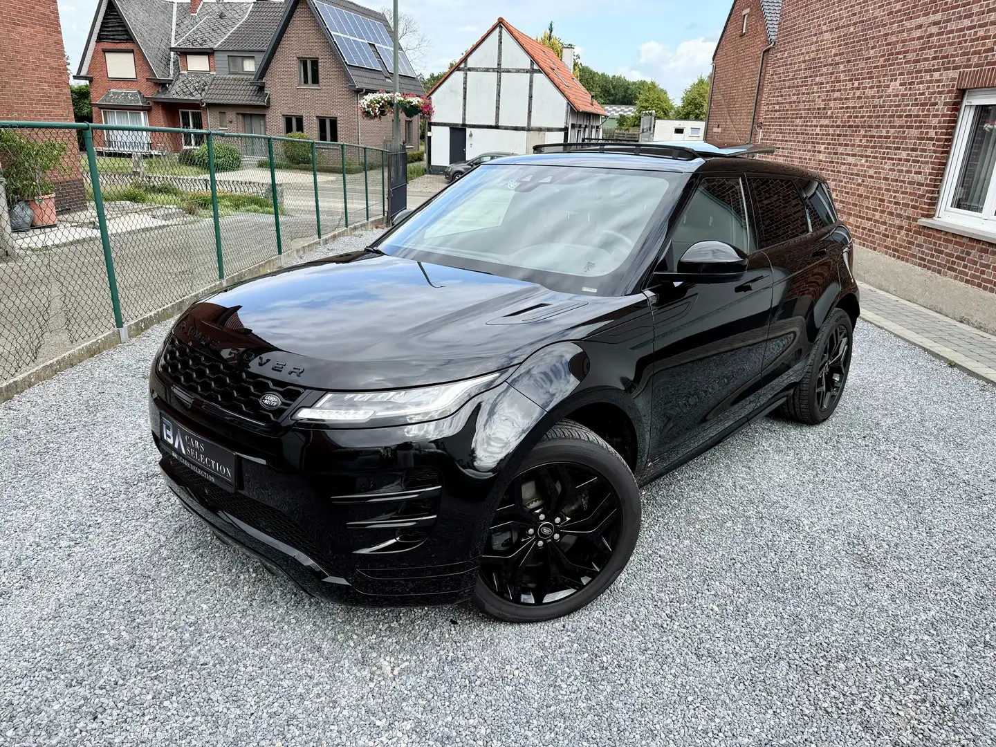 Land Rover Range Rover Evoque P300e R-Dynamic S | Black Pack | Open Dak | Camera Zwart - 1
