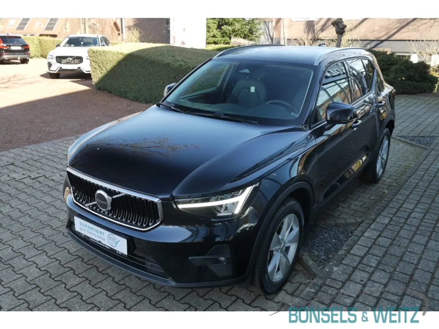Volvo XC40 Core 2WD EU6d B3 MILD HYBRID BENZIN CORE AUTOMATIK Schwarz - 2