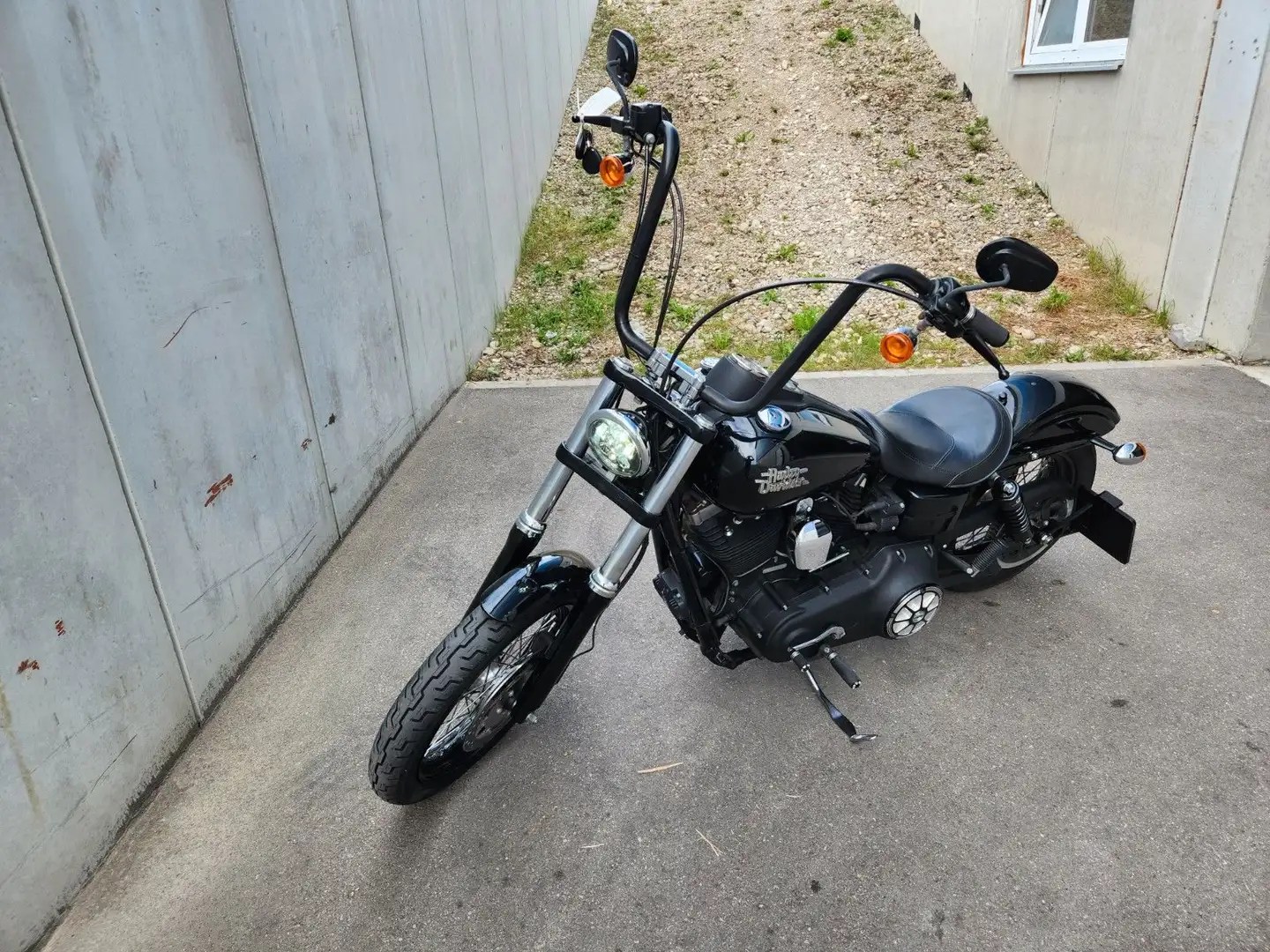 Harley-Davidson FXD B Dyna Street Bob Černá - 1