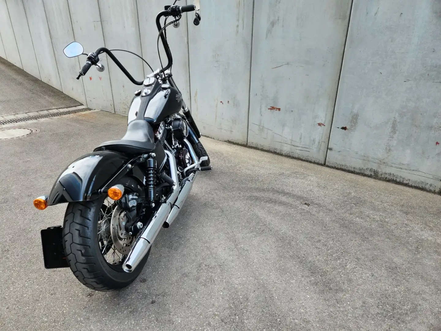 Harley-Davidson FXD B Dyna Street Bob Negro - 2