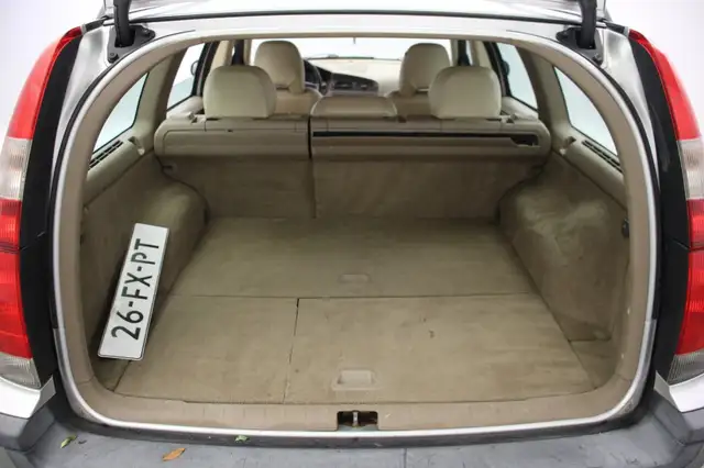 Volvo V70 view 11