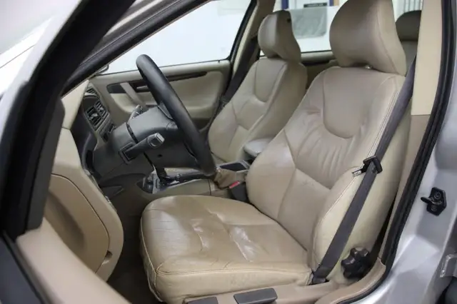 Volvo V70 view 9