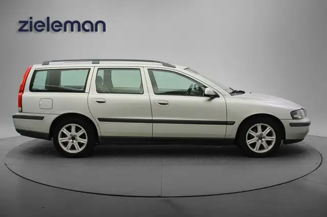 Volvo V70 view 14