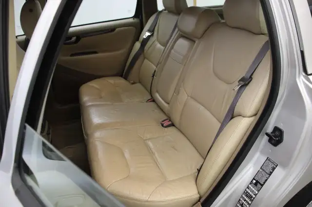 Volvo V70 view 10