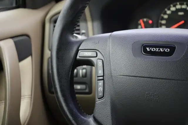 Volvo V70 view 6