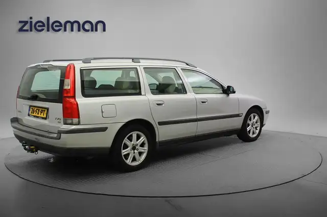 Volvo V70 view 15