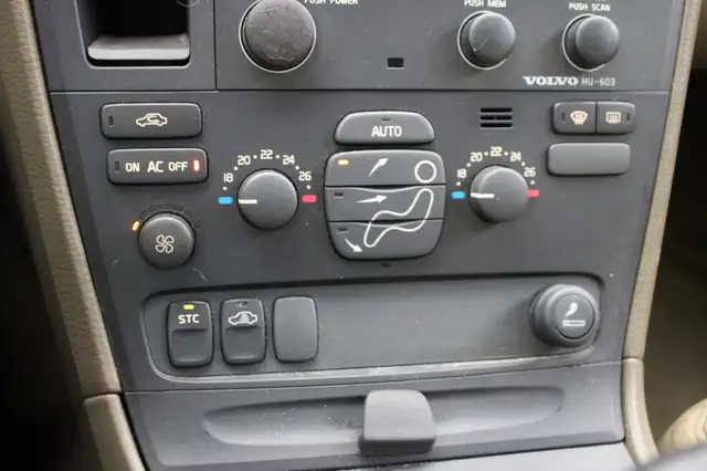 Volvo V70 view 5
