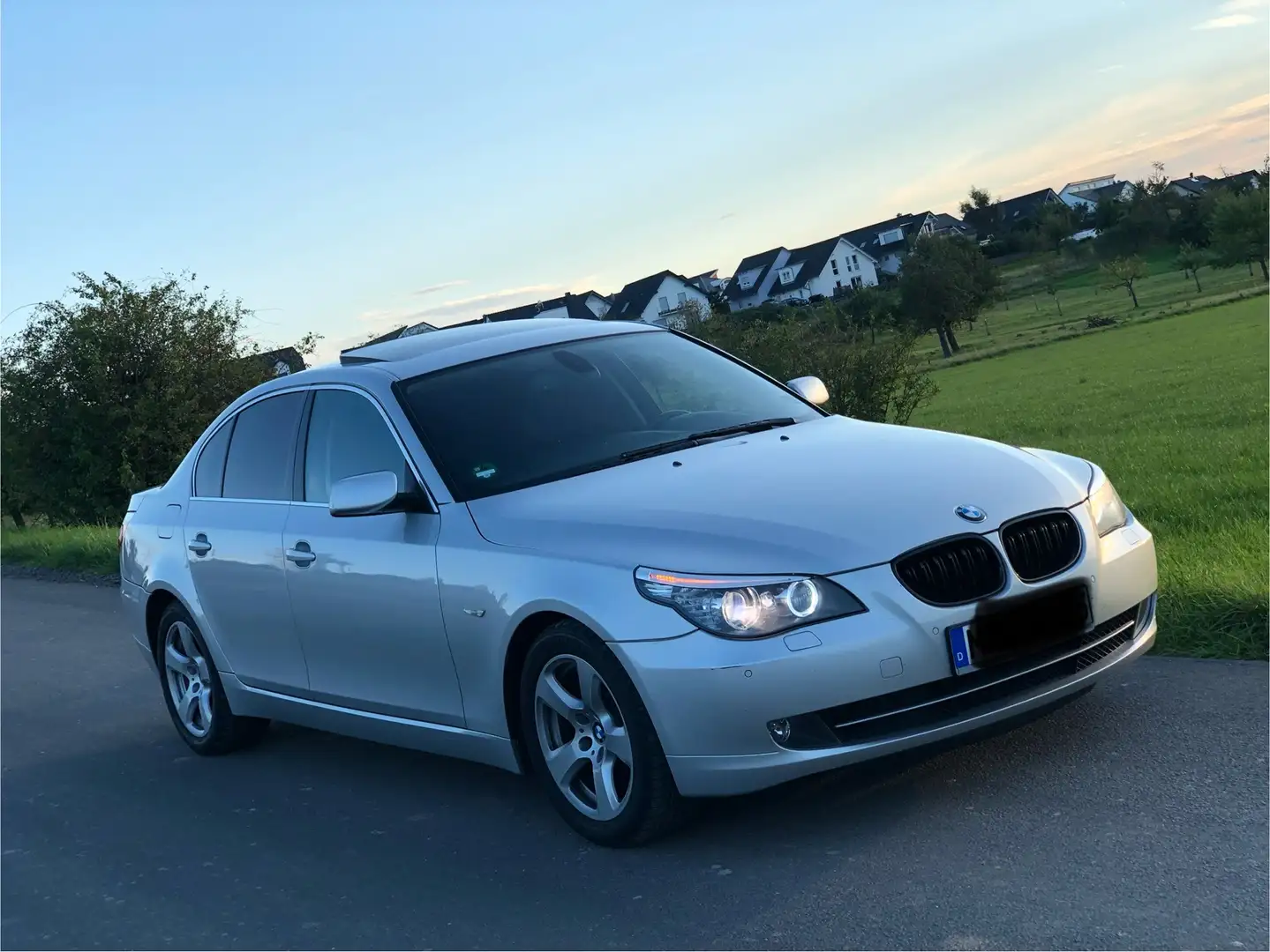 BMW 525 3.0L (N53) / *AUTOMATIK* / *FACELIFT* Grau - 2