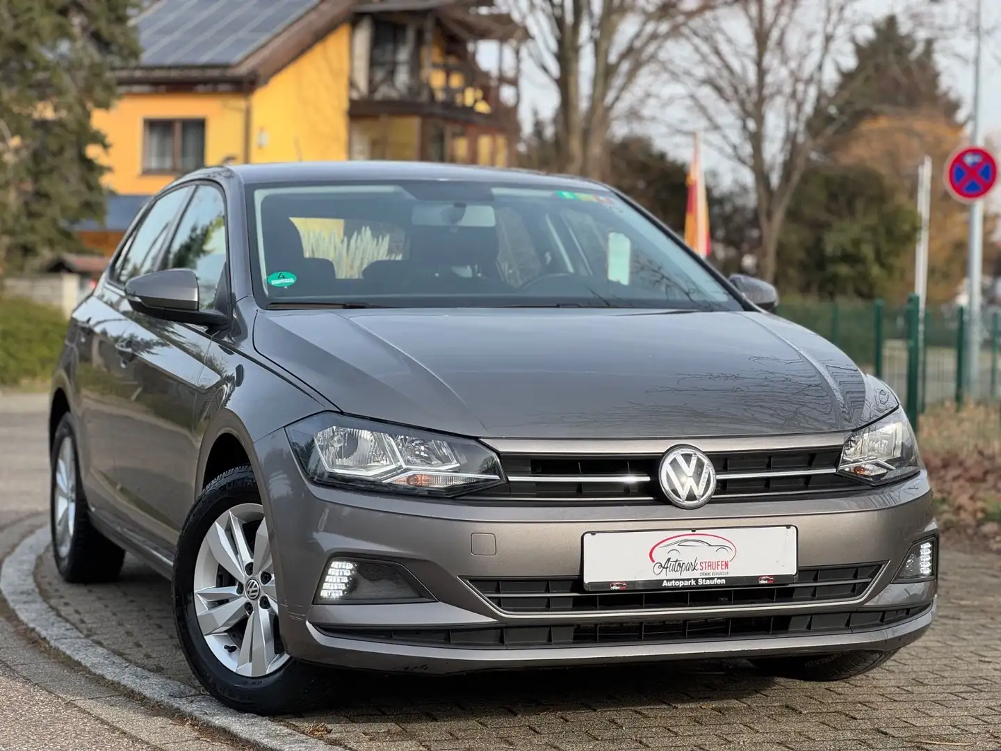Volkswagen Polo VI Comfortline Grau - 1