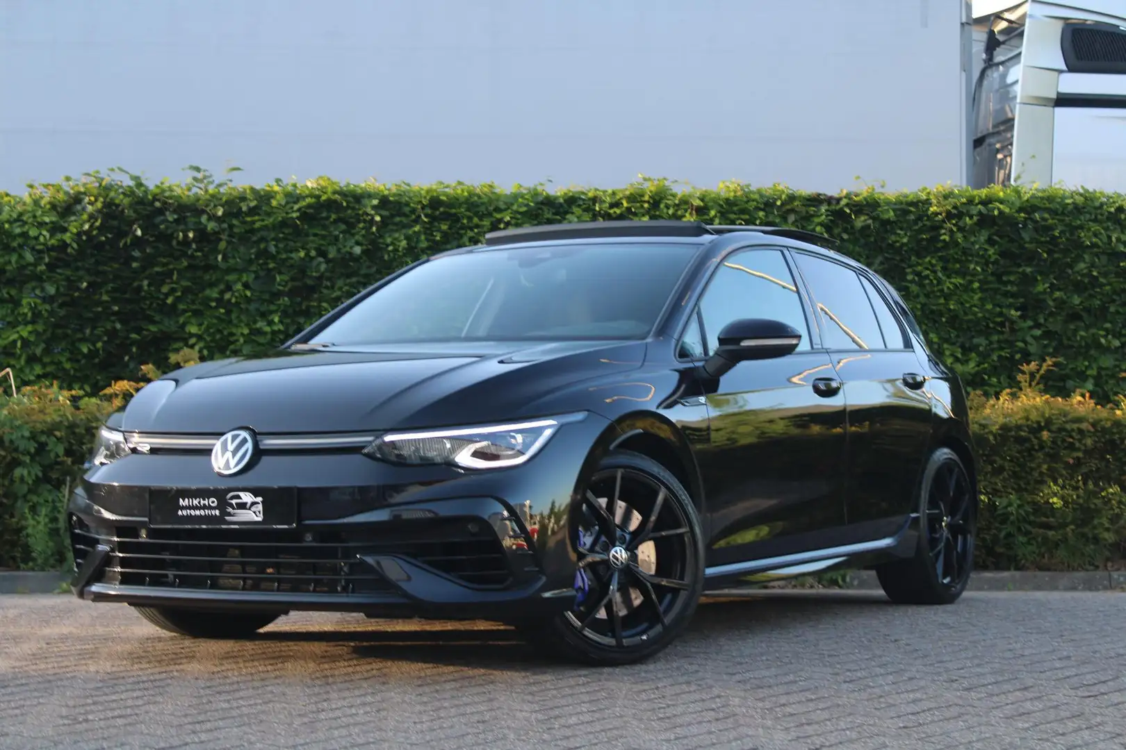 Volkswagen Golf 2.0 TSI 4Motion R | Panoramadak | Akrapovic | stoe Schwarz - 1
