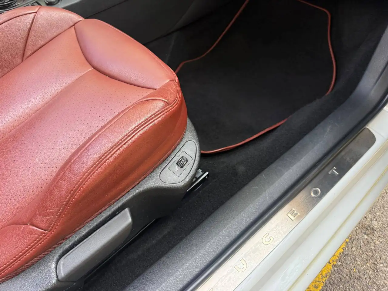 Peugeot 308 308 Coupé-Cabriolet — photo 25