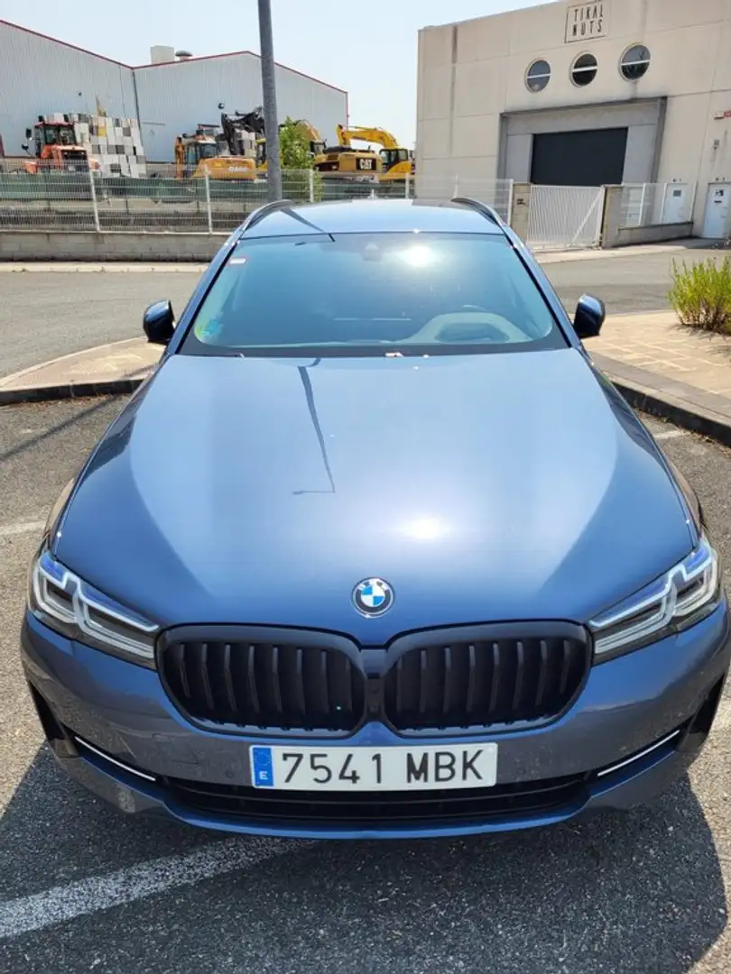 BMW 530 530dA xDrive Touring Bleu - 1