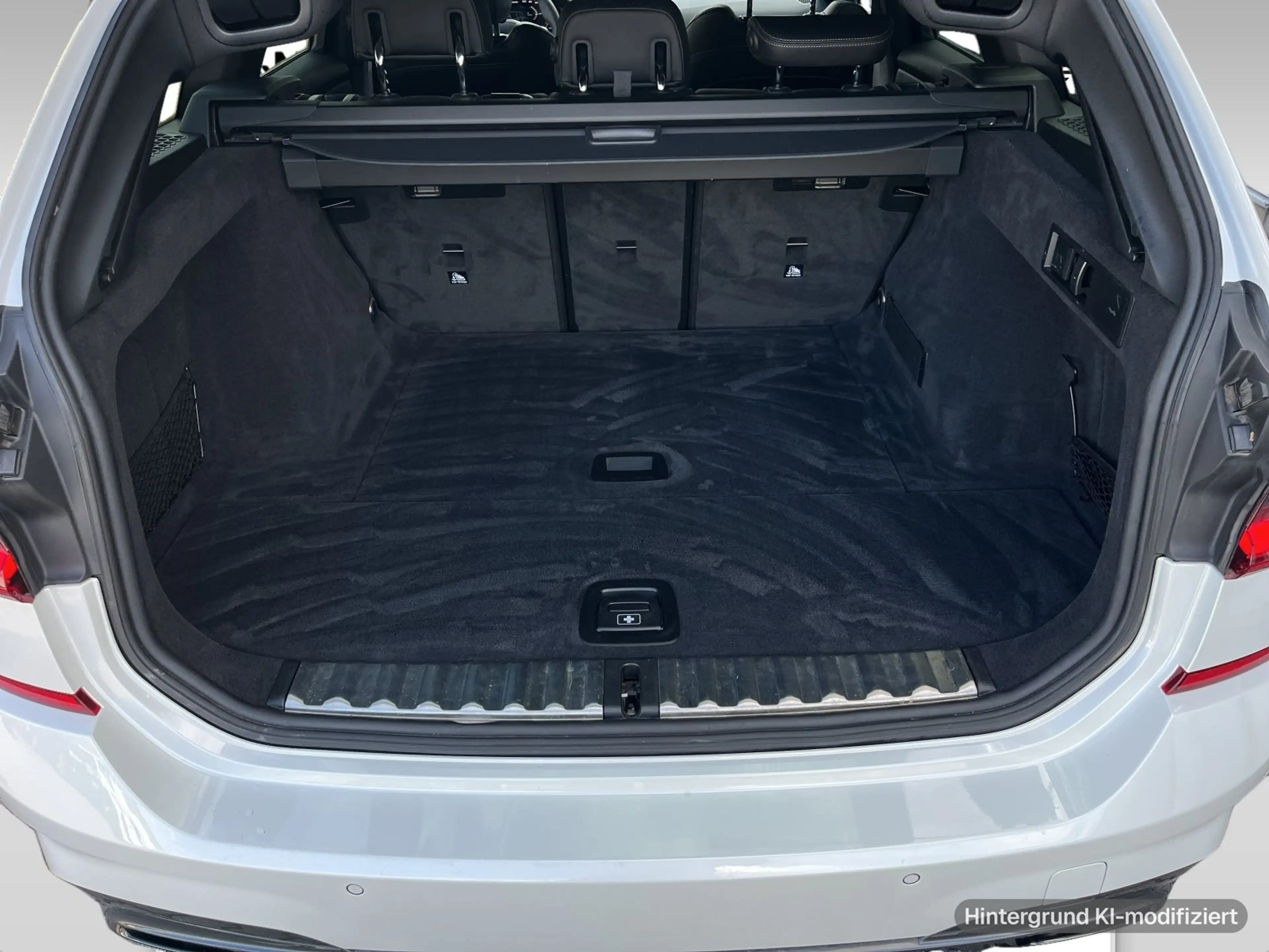 BMW 340 M340i xDrive Touring — photo 11