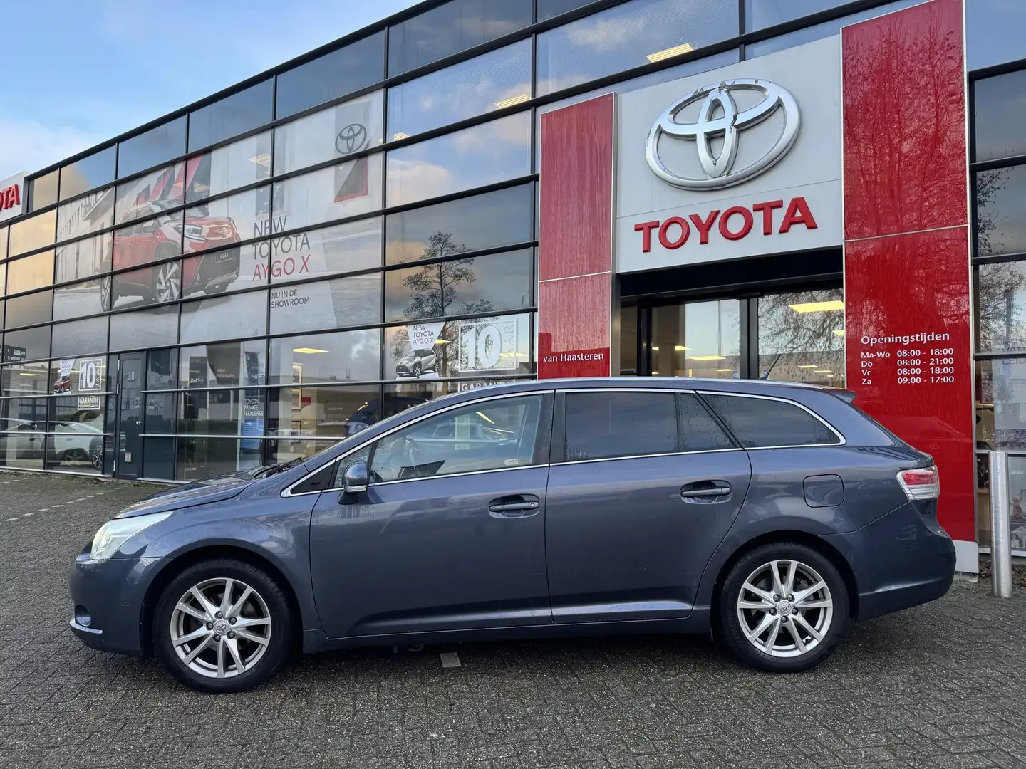 Toyota Avensis 1.8 VVT-i 147pk Aut Business Limited Bleu - 2