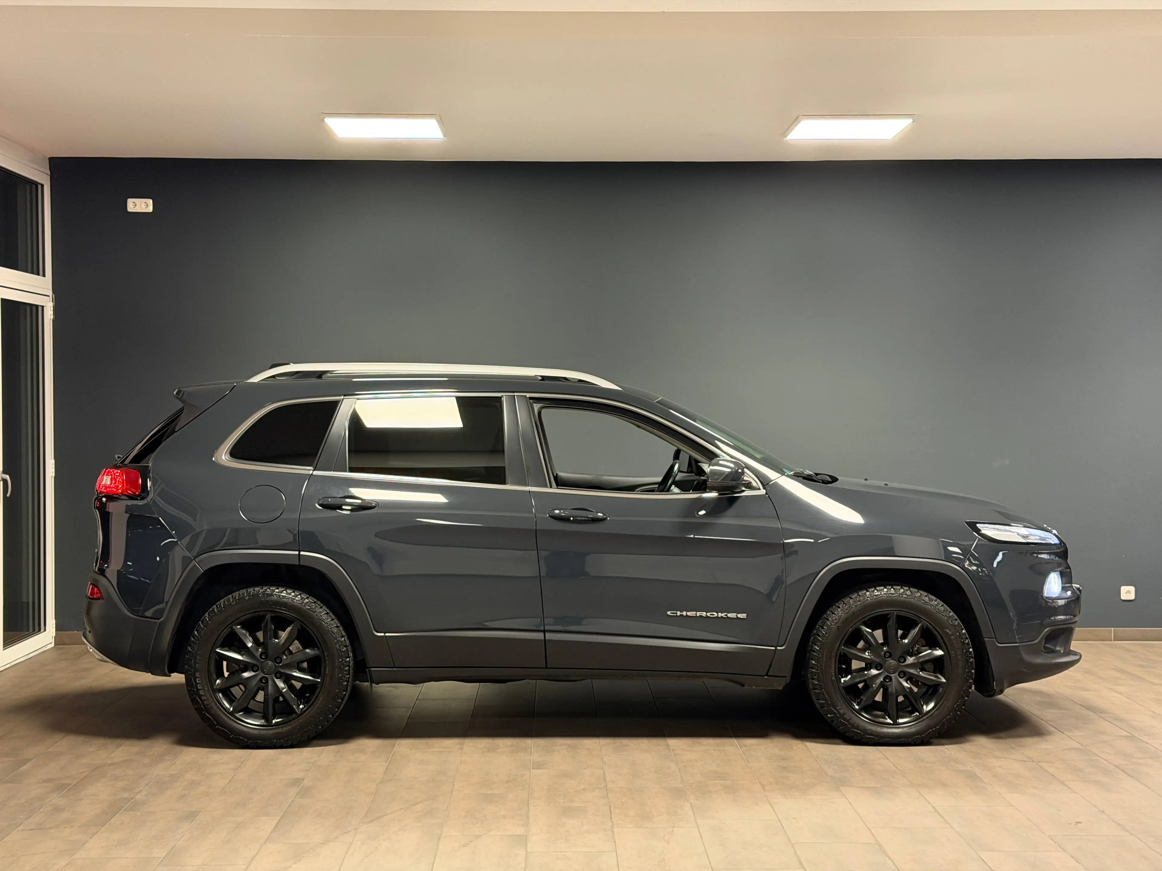 Jeep Cherokee Cherokee 2.2 Limited 4WD /LEDER/AHK/KEYLESS/RFK/ — photo 7