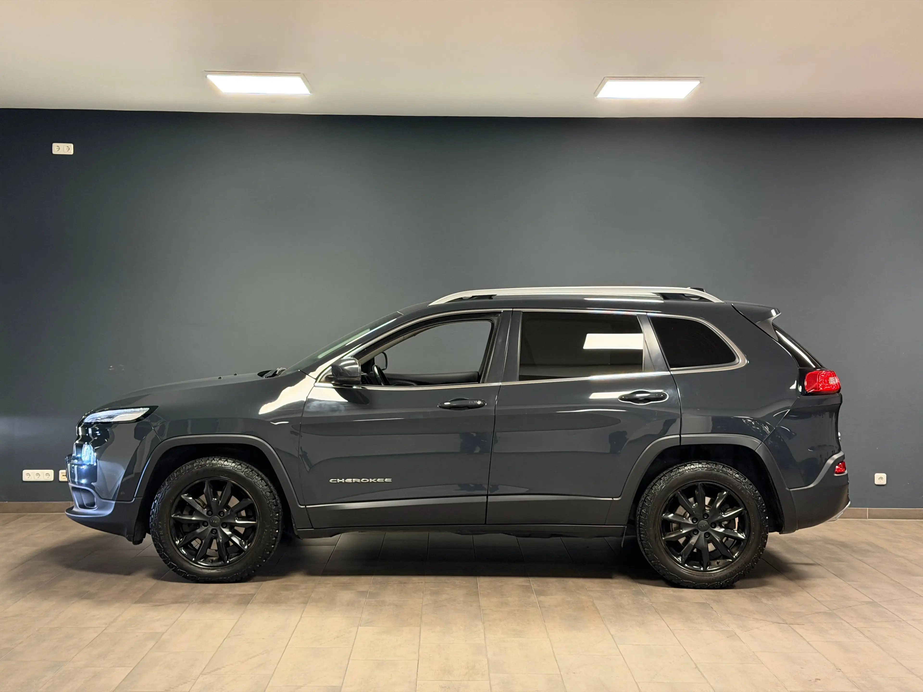 Jeep Cherokee Cherokee 2.2 Limited 4WD /LEDER/AHK/KEYLESS/RFK/ — photo 2