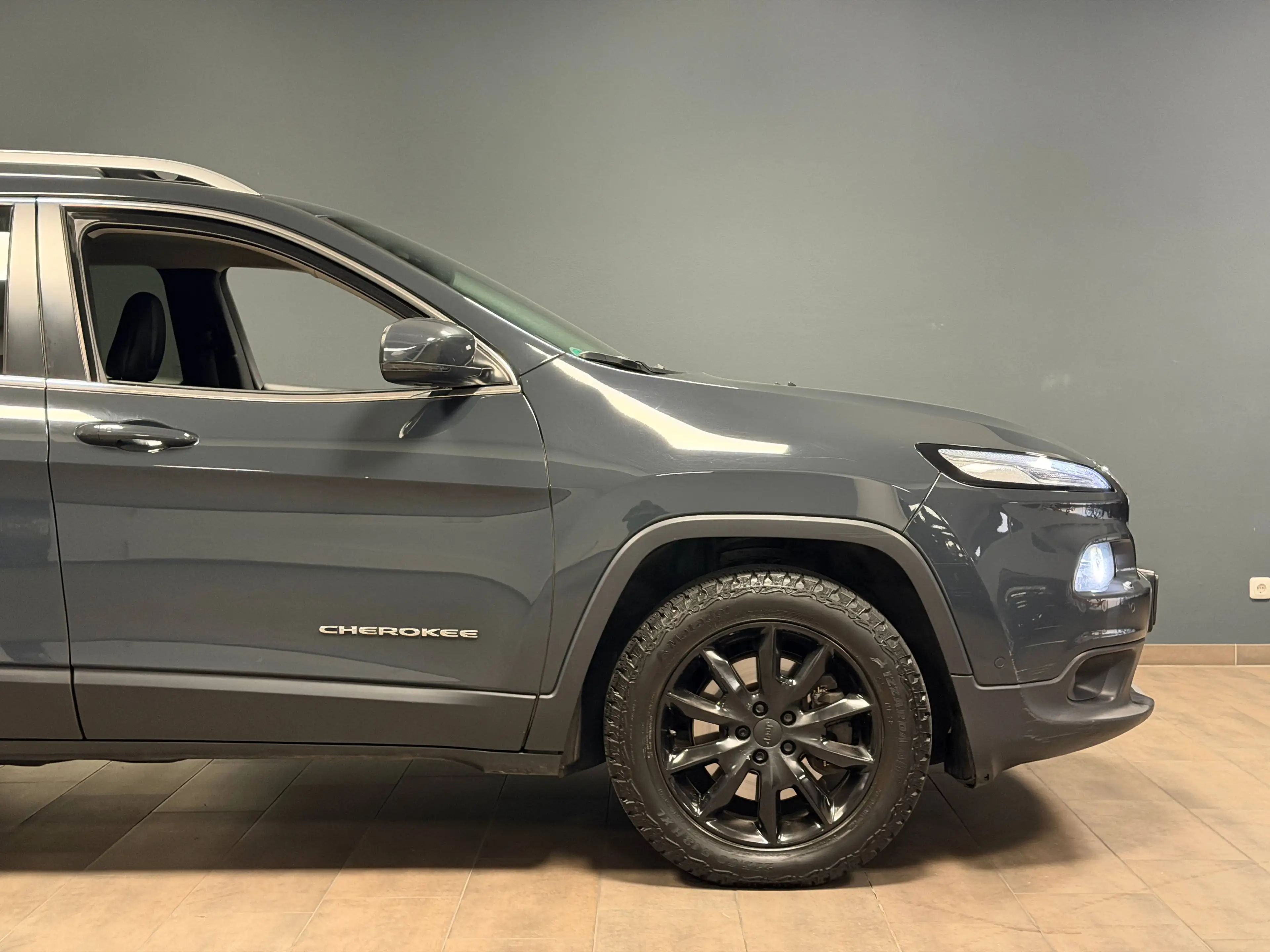 Jeep Cherokee Cherokee 2.2 Limited 4WD /LEDER/AHK/KEYLESS/RFK/ — photo 9