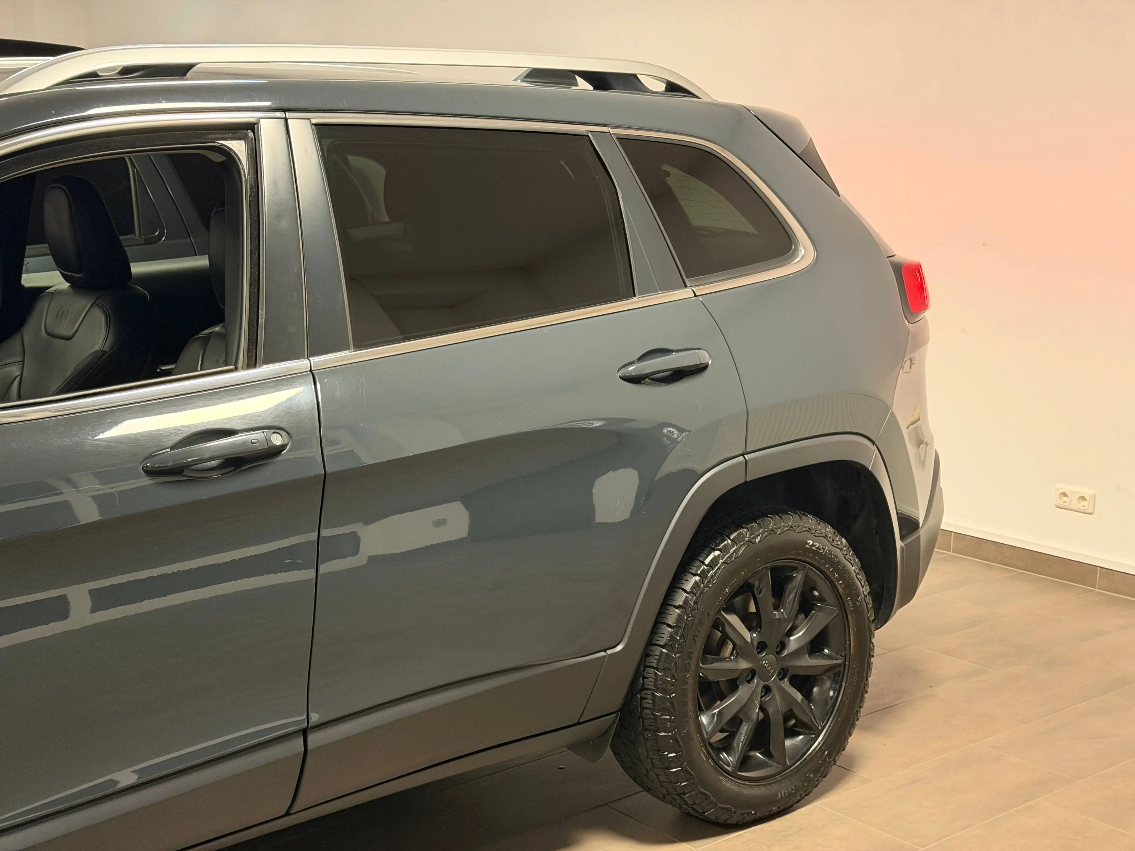 Jeep Cherokee Cherokee 2.2 Limited 4WD /LEDER/AHK/KEYLESS/RFK/ — photo 12