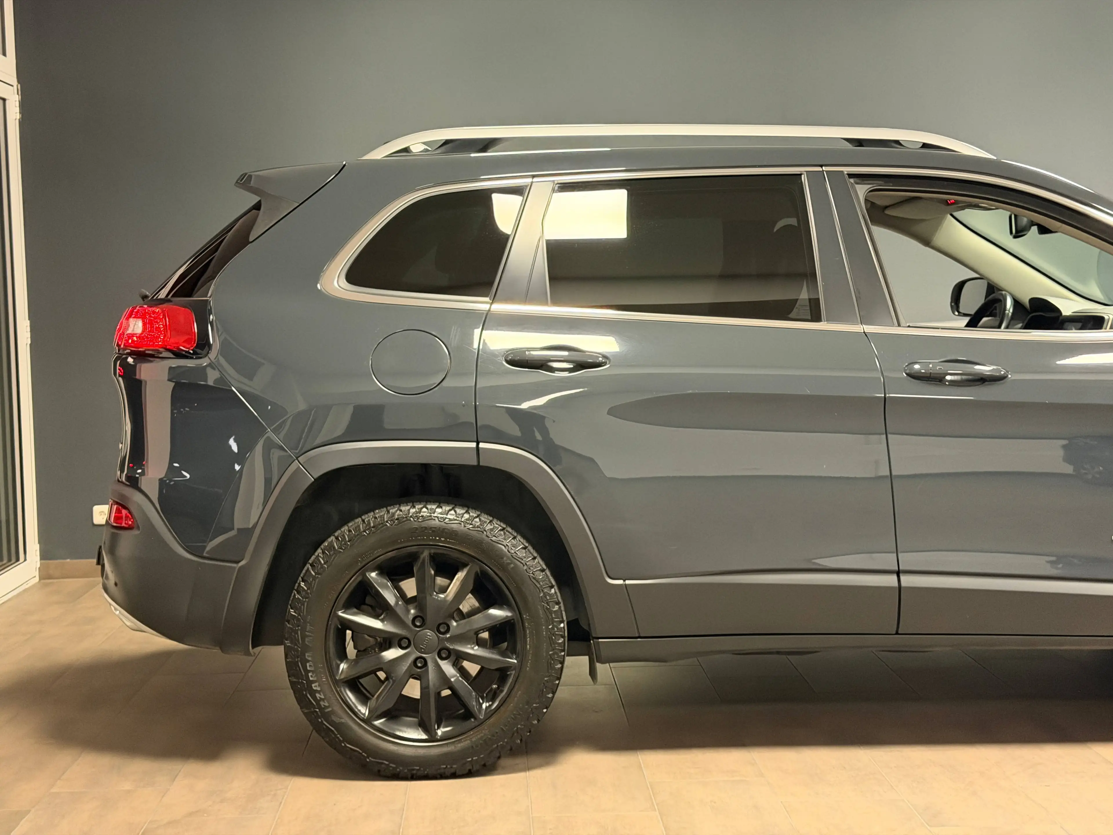 Jeep Cherokee Cherokee 2.2 Limited 4WD /LEDER/AHK/KEYLESS/RFK/ — photo 10