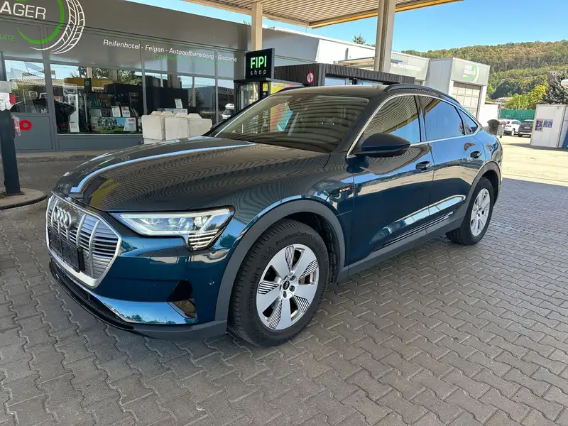 AUDI E-tron