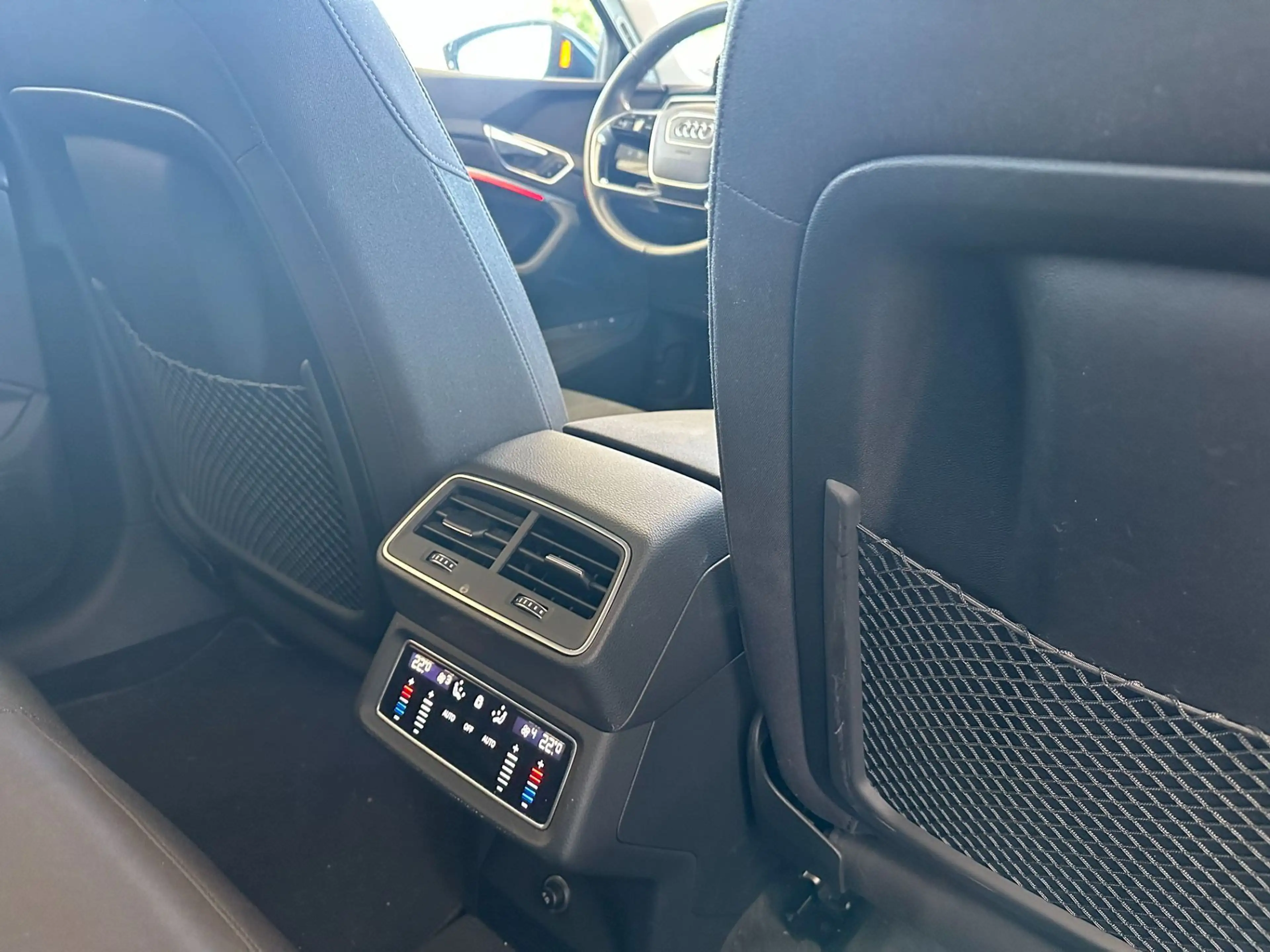 Audi e-tron SB 55 quattro 95kWh Business — photo 11