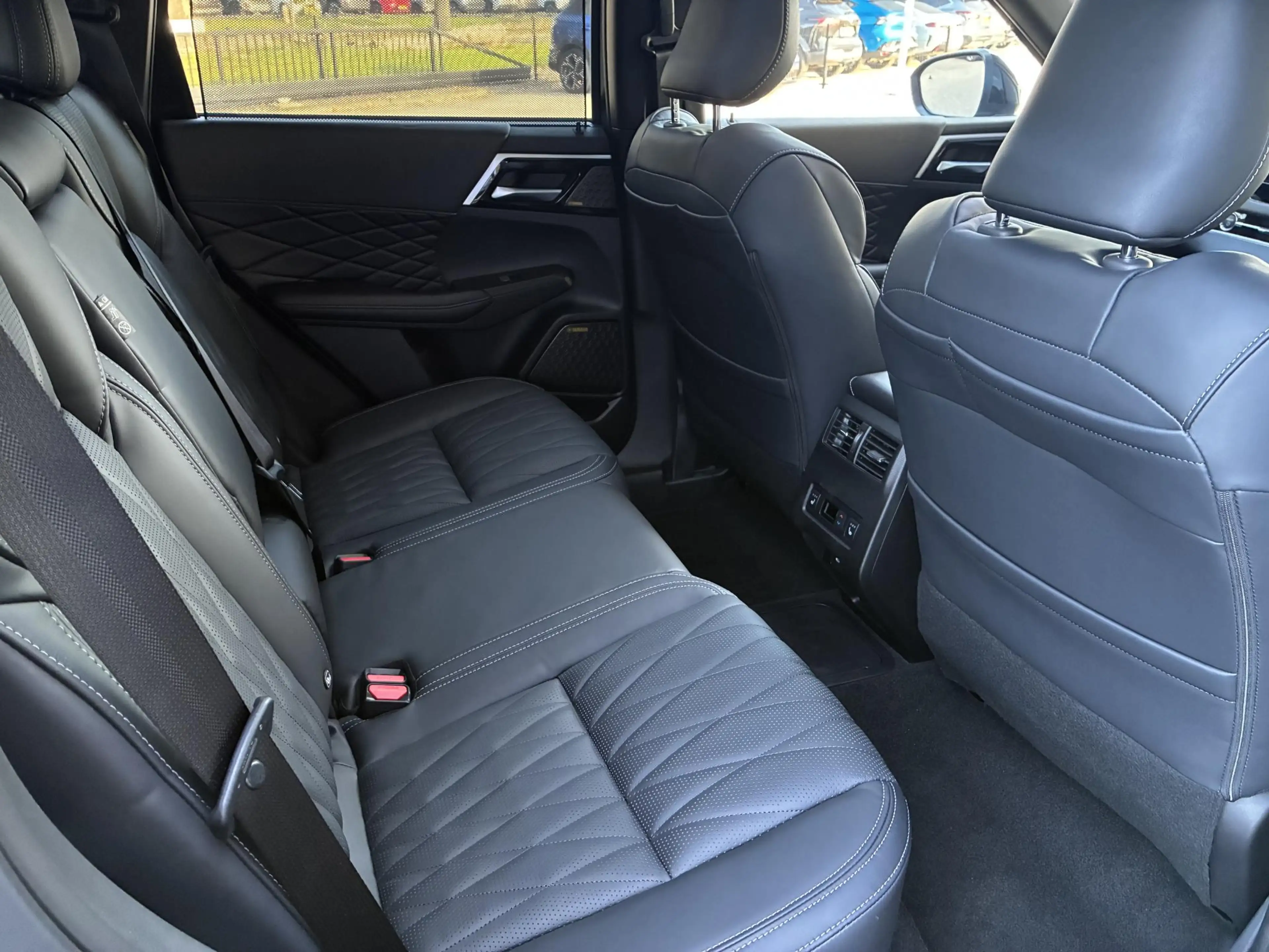Mitsubishi Outlander 2.4 PHEV Black Edition NIEUW UIT VOORRAAD LEVERBAA — photo 17