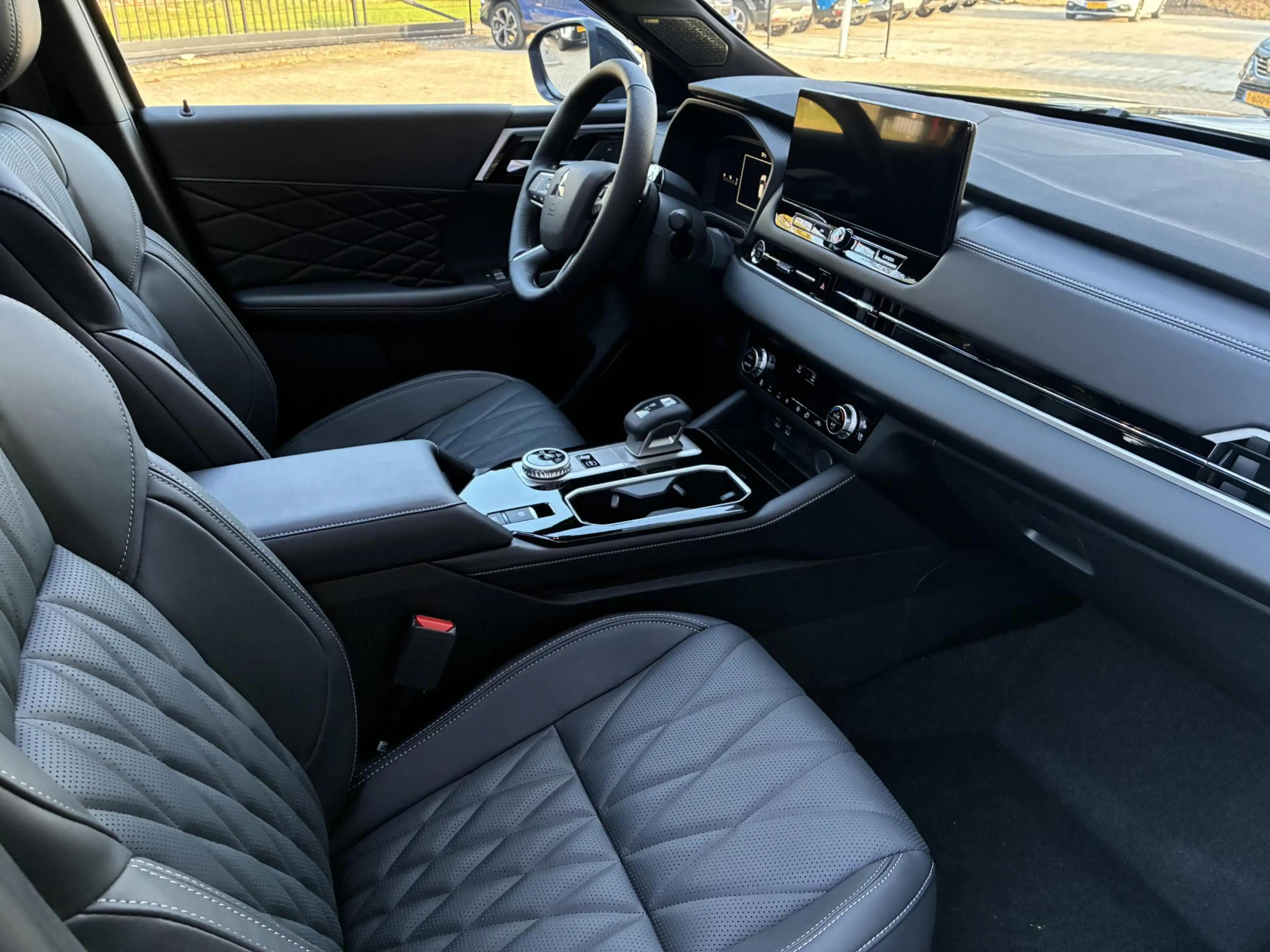 Mitsubishi Outlander 2.4 PHEV Black Edition NIEUW UIT VOORRAAD LEVERBAA — photo 13