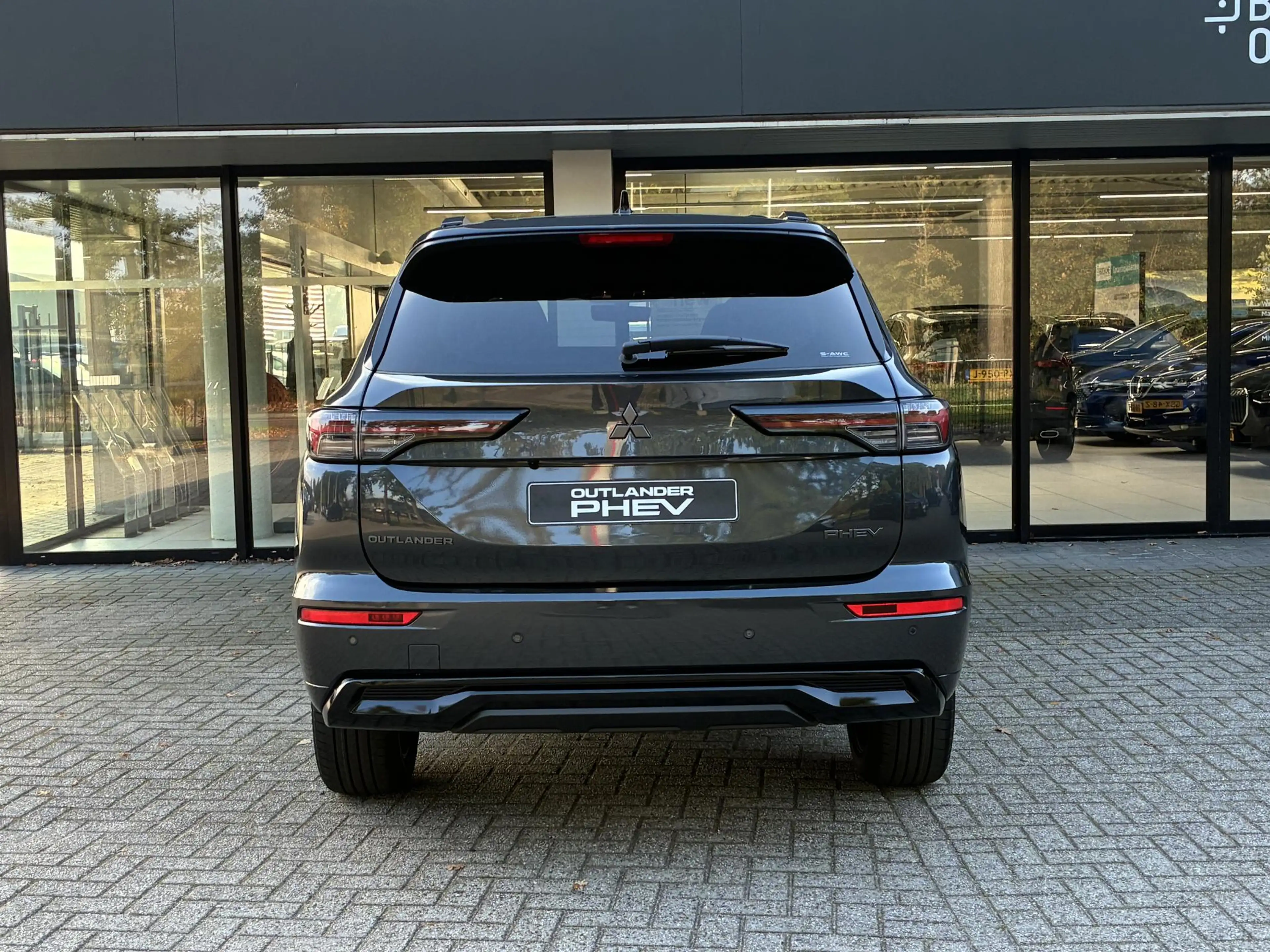 Mitsubishi Outlander 2.4 PHEV Black Edition NIEUW UIT VOORRAAD LEVERBAA — photo 4