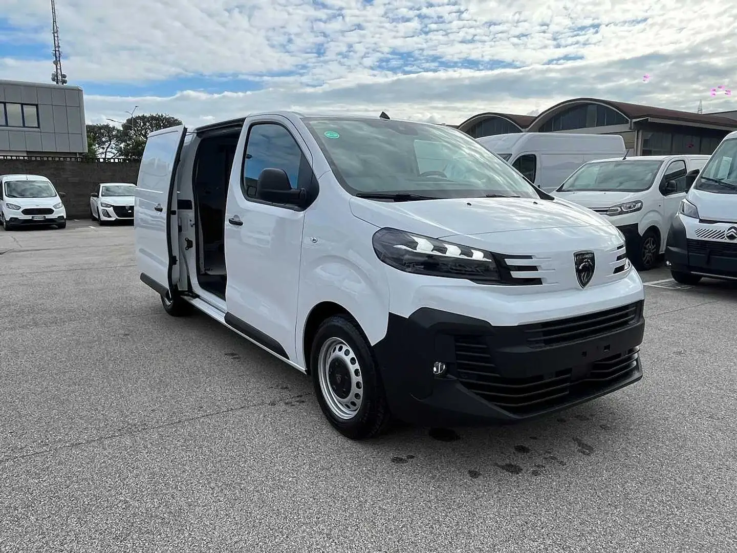 Peugeot Nuovo e-Expert 75kw std 136cv Furgone Standard Bílá - 1