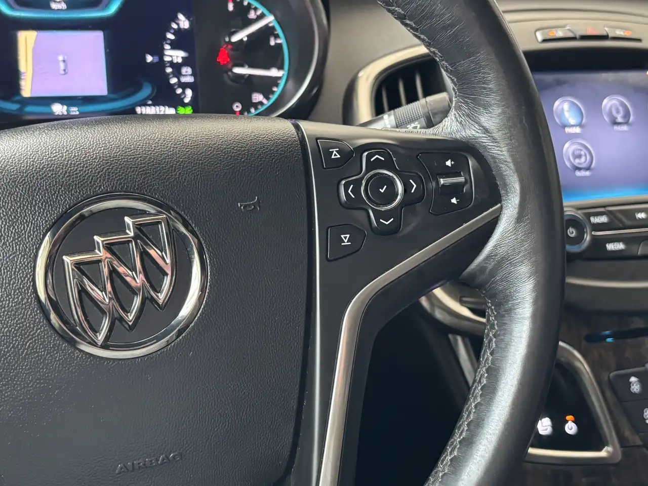 Buick Lacrosse снимка Buick Lacrosse