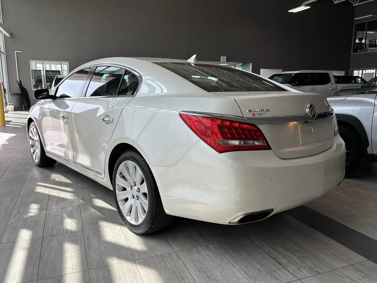 Buick Lacrosse снимка Buick Lacrosse