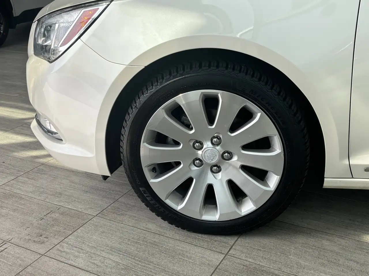 Buick Lacrosse снимка Buick Lacrosse