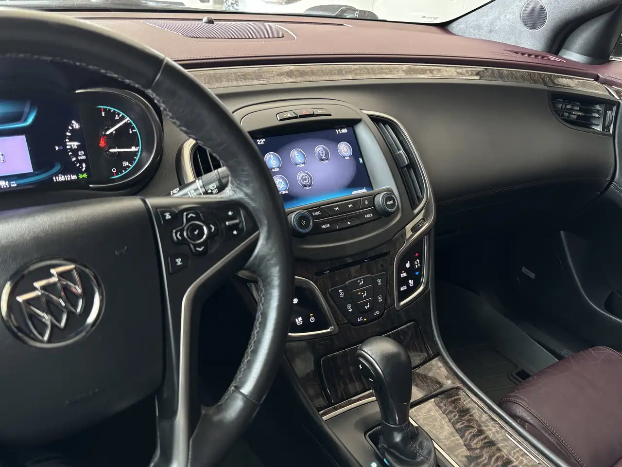 Buick Lacrosse снимка Buick Lacrosse