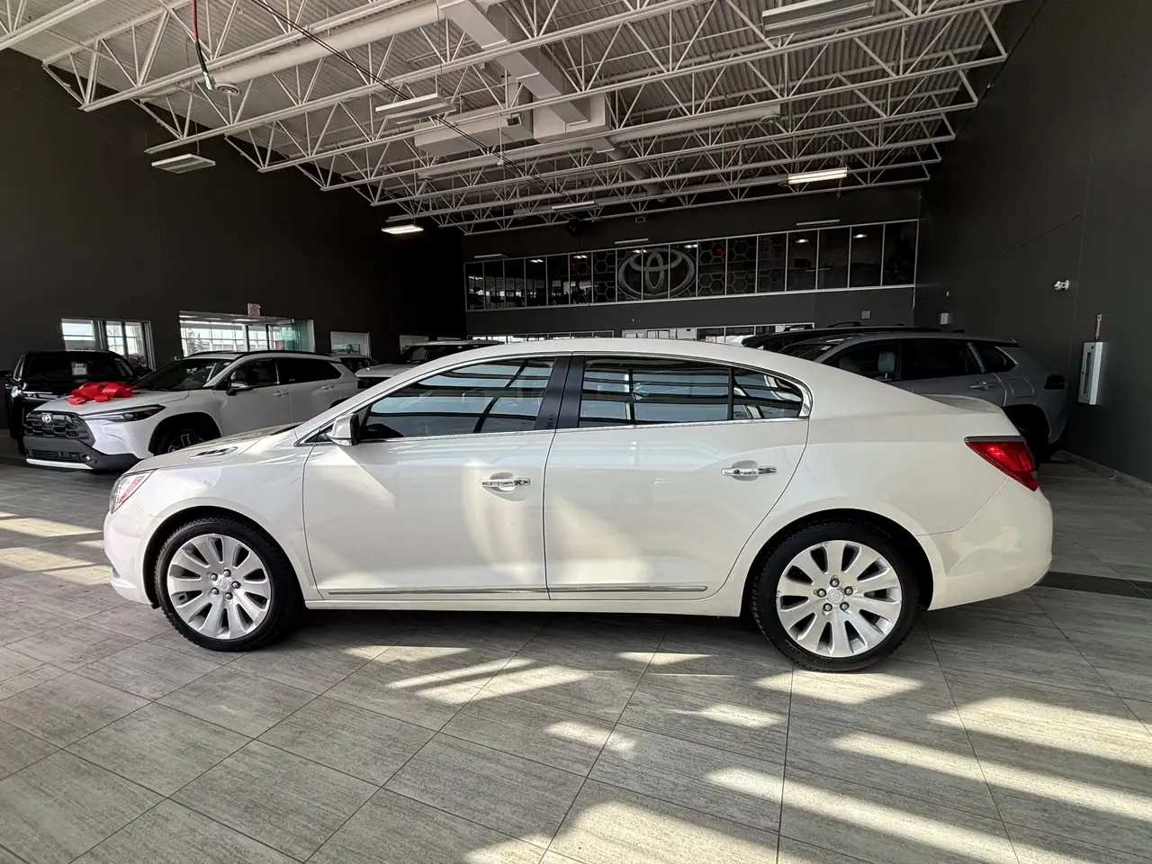 Buick Lacrosse снимка Buick Lacrosse