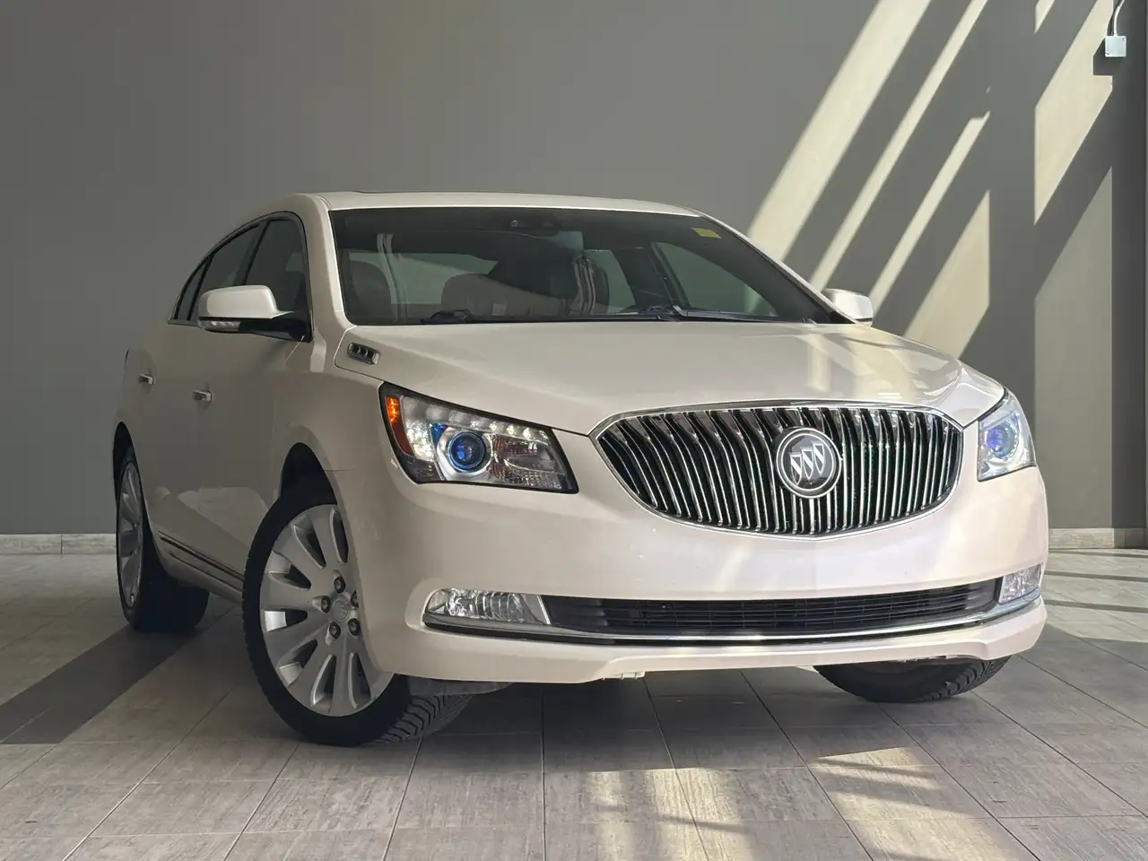 Buick Lacrosse снимка Buick Lacrosse
