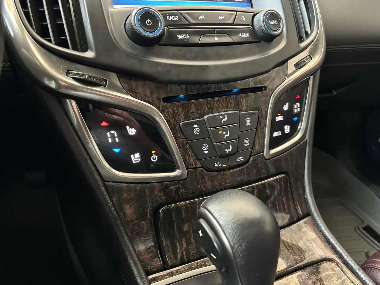 Buick Lacrosse снимка Buick Lacrosse
