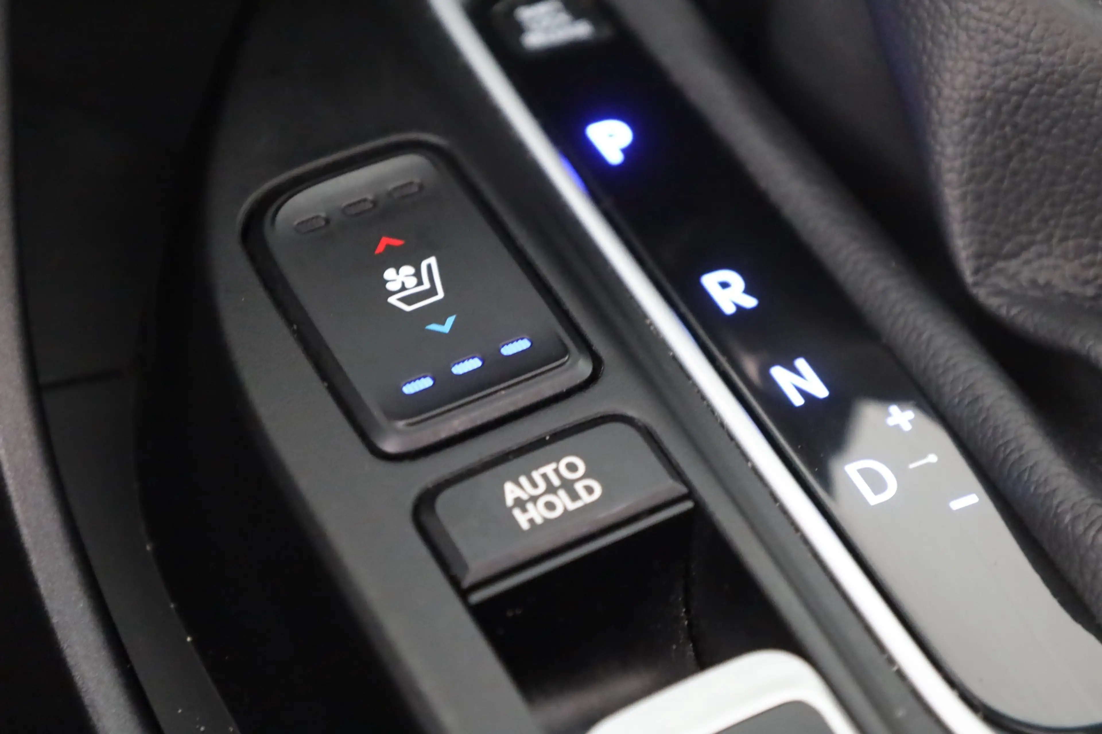 Hyundai SANTA FE 2.2 CRDi Premium 4WD Bi-Xenon Panorama — photo 15