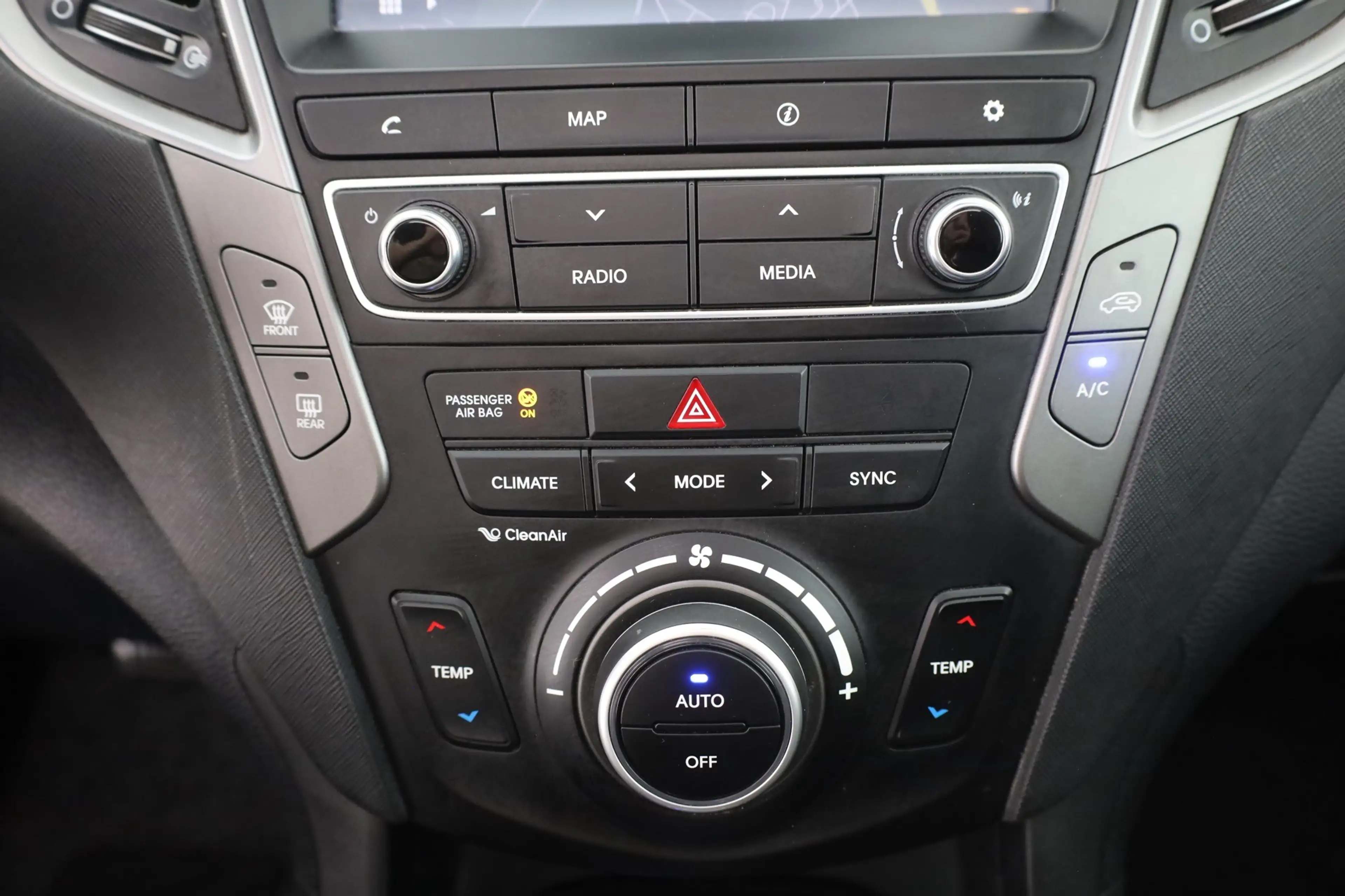 Hyundai SANTA FE 2.2 CRDi Premium 4WD Bi-Xenon Panorama — photo 12