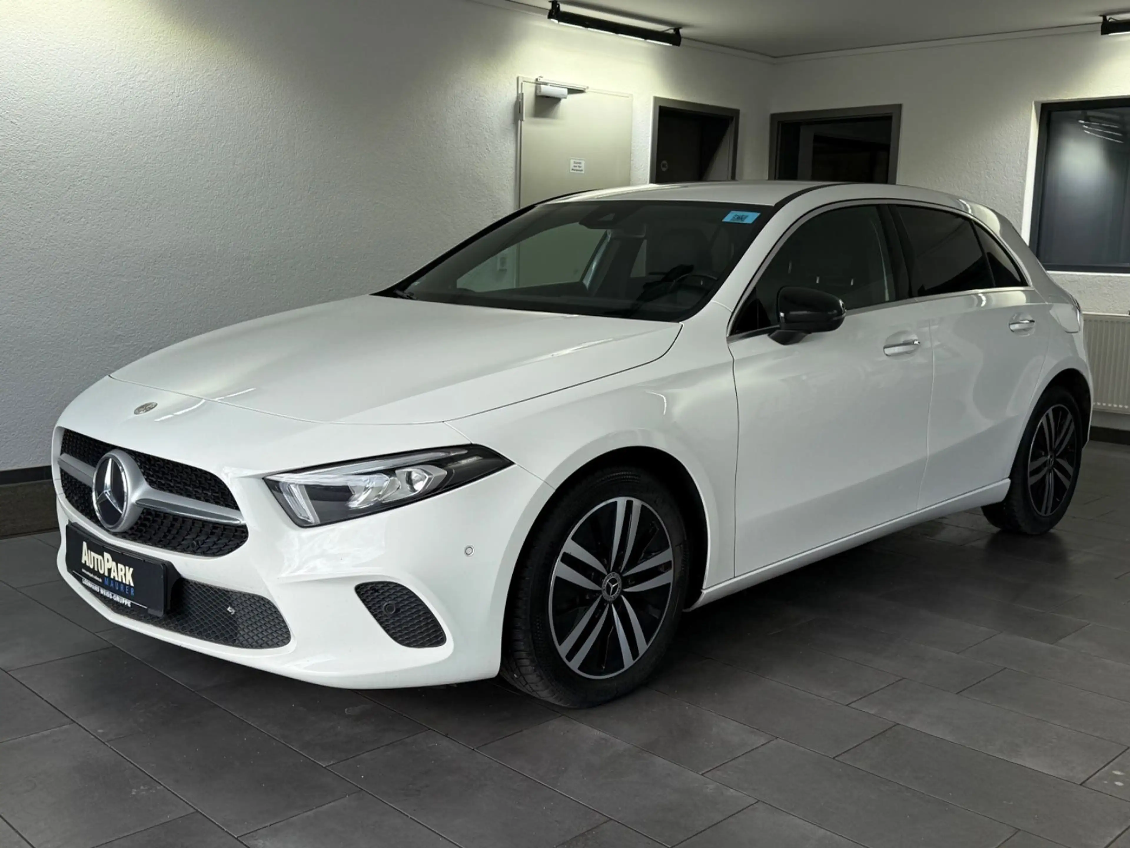 Mercedes-Benz A 180 d Progressive*Kamera*LED*KEYLESS GO*AHK*