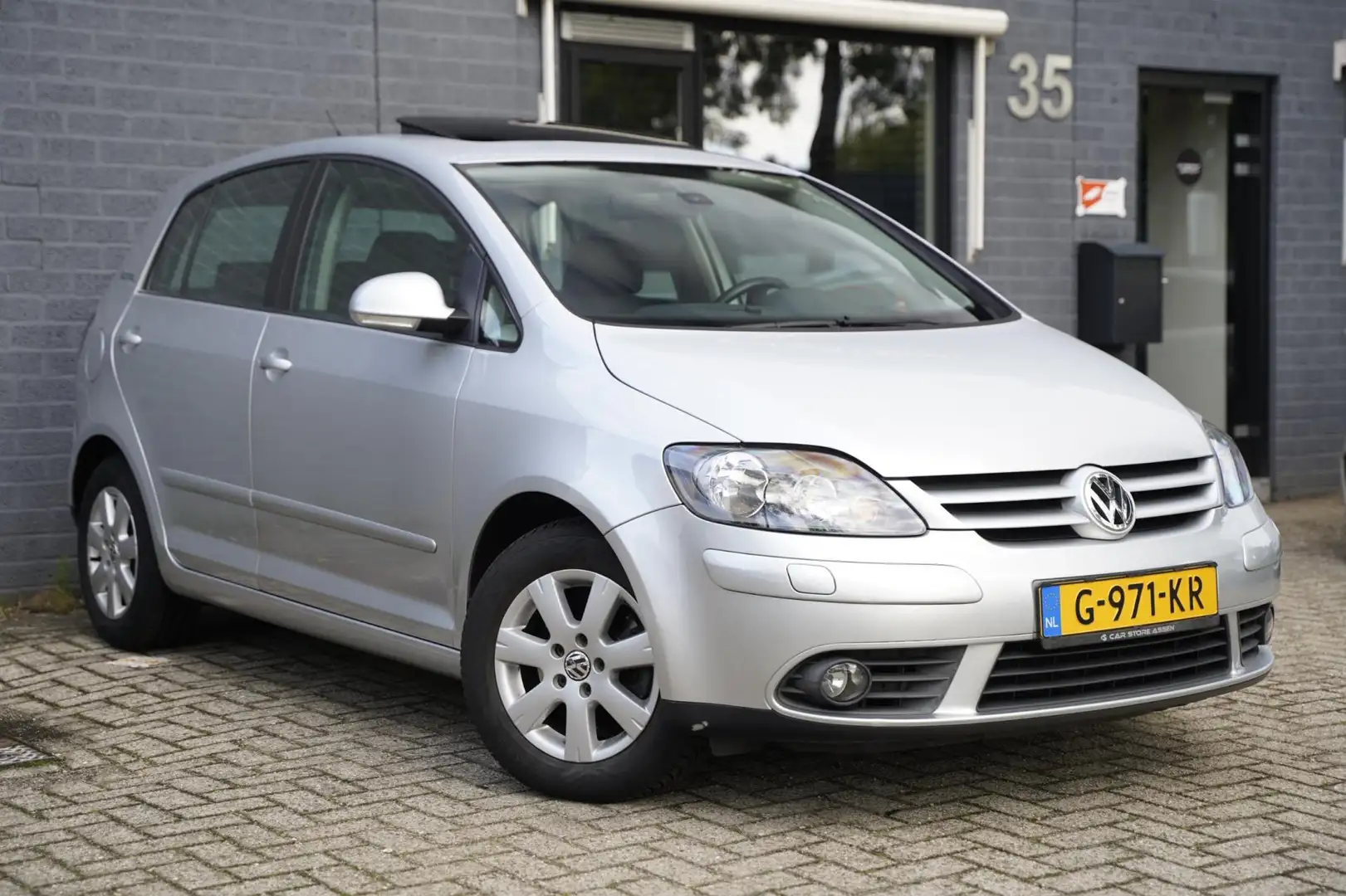 Volkswagen Golf Plus 1.6 FSI GOAL, Automaat, Navigatie, NAP Grijs - 2