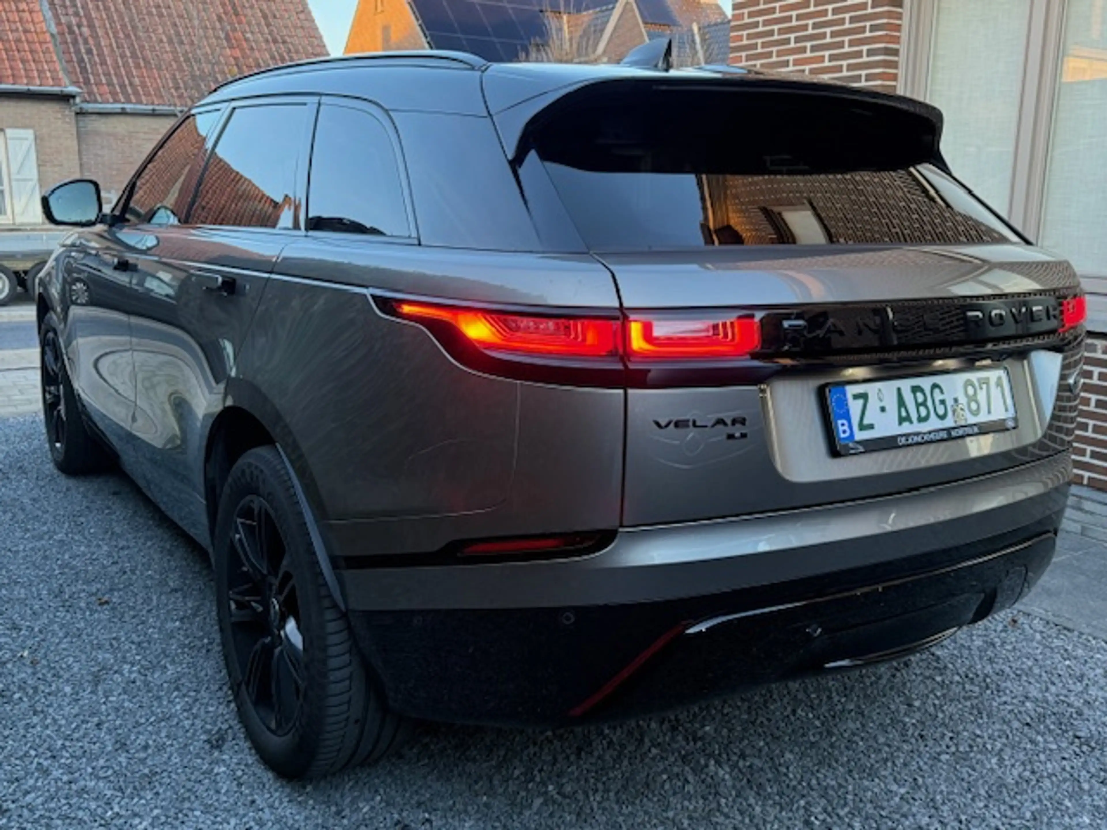 Land Rover Range Rover Velar Velar 2.0 TD4 MHEV D200 R-Dynamic S Panodak Trekhaak Leder CarPlay Btw wagen — photo 3