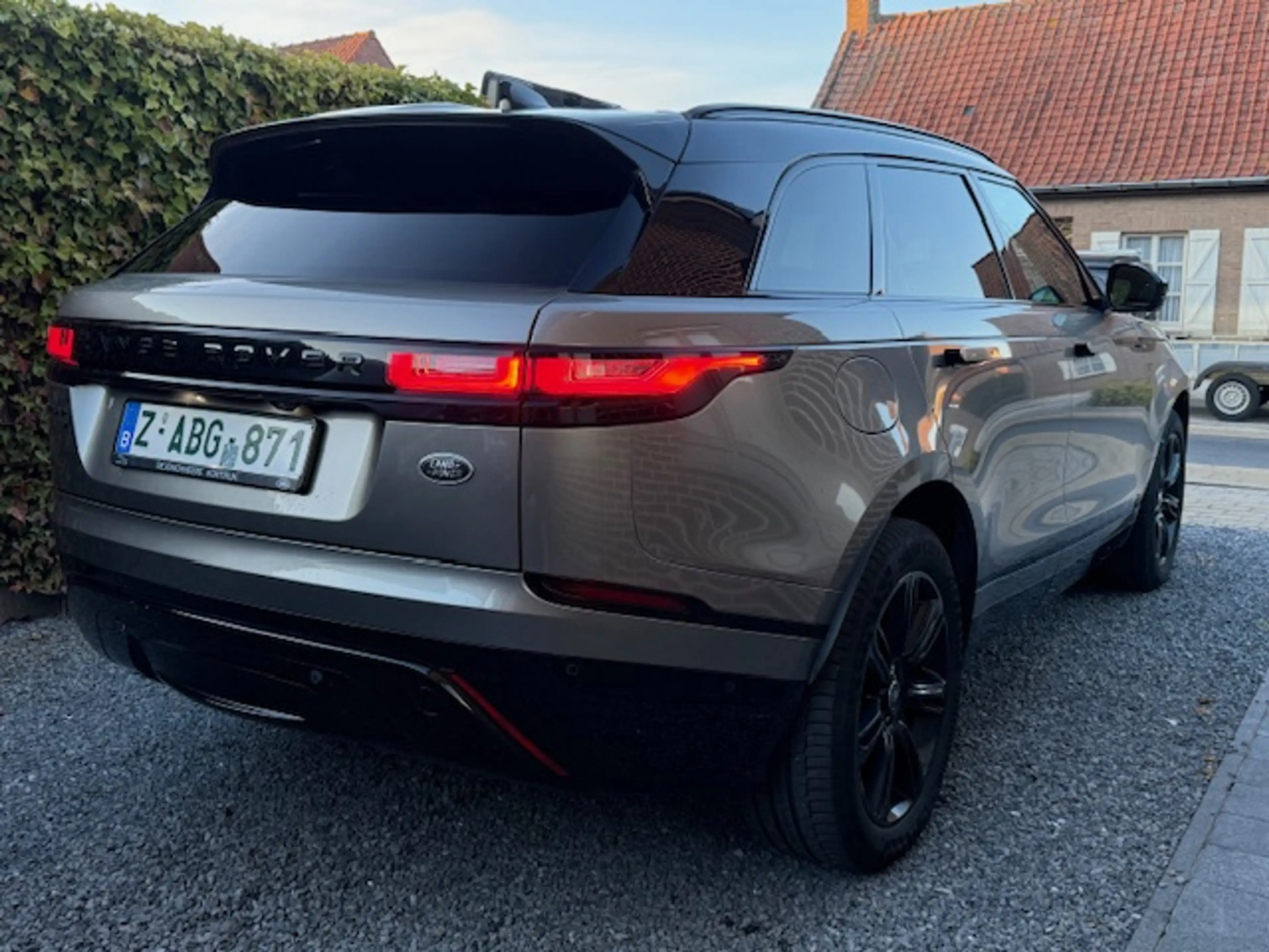 Land Rover Range Rover Velar Velar 2.0 TD4 MHEV D200 R-Dynamic S Panodak Trekhaak Leder CarPlay Btw wagen — photo 2