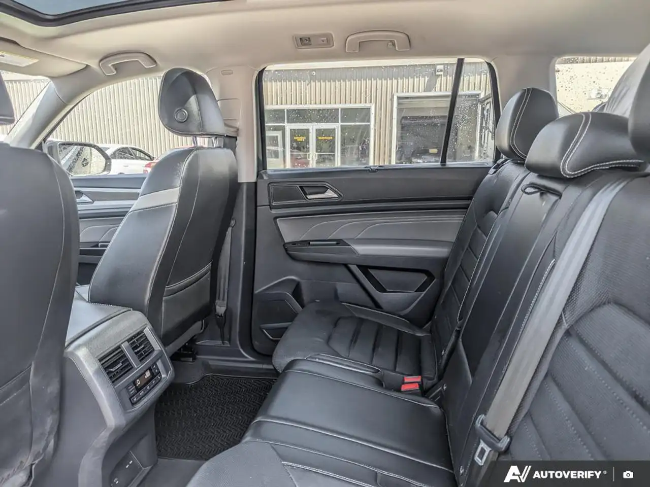 Volkswagen Atlas photo Volkswagen Atlas