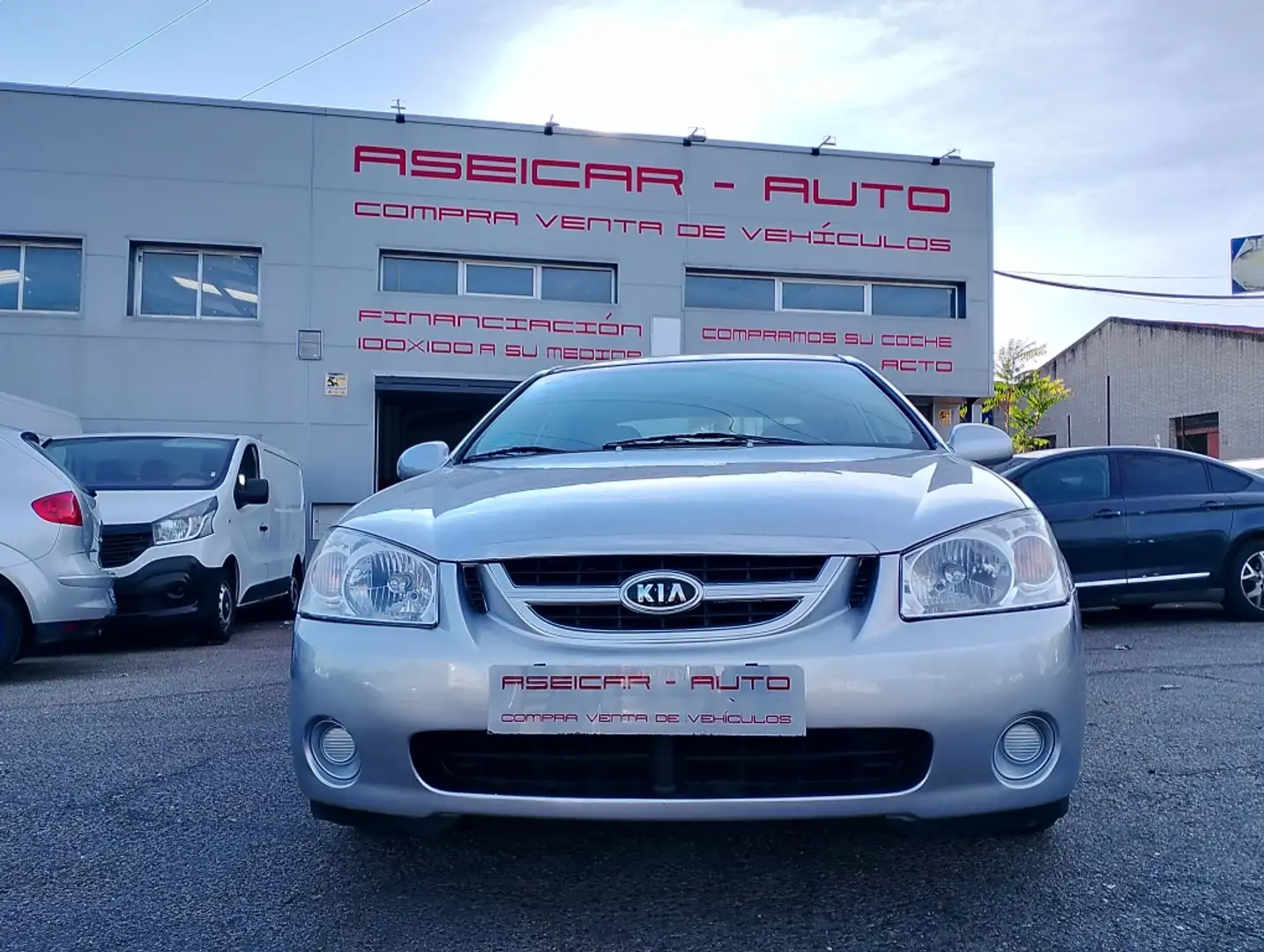 Kia Cerato 1.6 LX Argento - 1