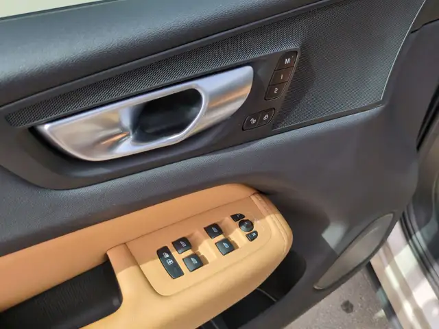 Volvo XC60 view 9