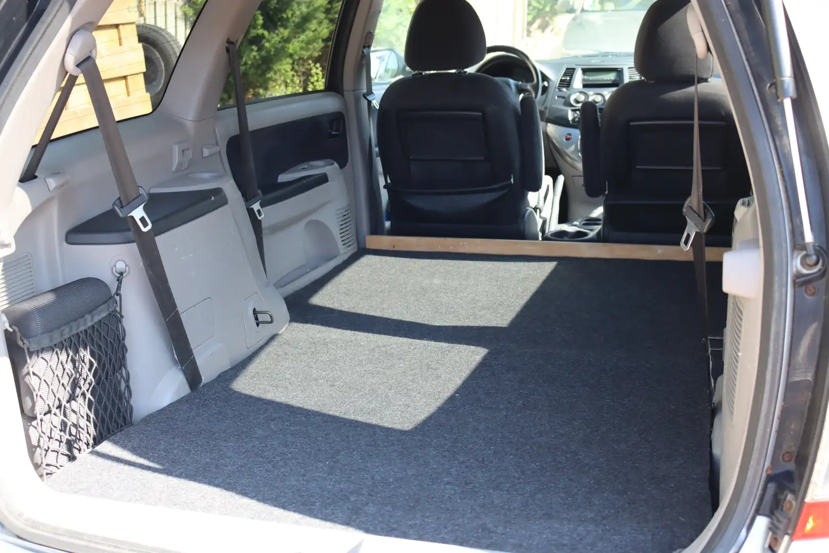 Mitsubishi Grandis Grandis 2.4-16V Intense Срібний - 2